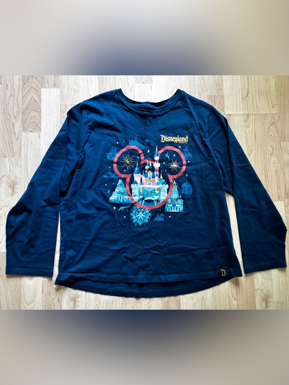 Women’s Disneyland long sleeved tee.